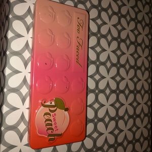 Two faced Peach Eyeshadow pallet